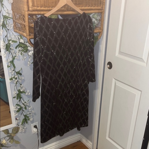 Elegant Black and Silver Midi Dress - Picture 8 of 9